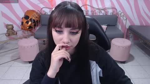 Snapshot of saabrina_ chatting on 10-27-25, 01:15 Sabrina online show from 10-27-25, 01:15