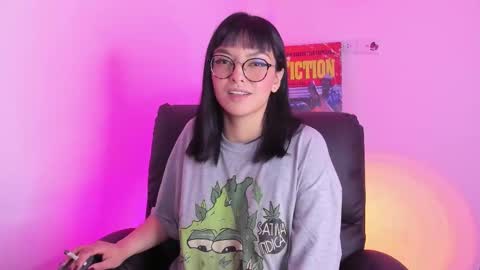 Snapshot of saam_collins69 chatting on 12-17-25, 05:24 Val online show from 12-17-25, 05:24