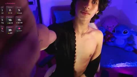 Snapshot of saanti_foxs chatting on 09-15-25, 01:27 Santi online show from 09-15-25, 01:27