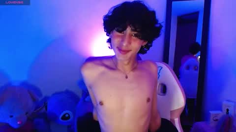 Snapshot of saanti_foxs chatting on 09-21-25, 12:45 Santi online show from 09-21-25, 12:45