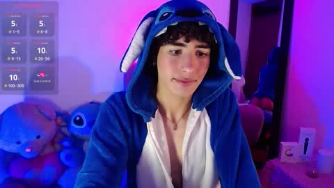 Snapshot of saanti_foxs chatting on 09-26-25, 01:53 Santi online show from 09-26-25, 01:53