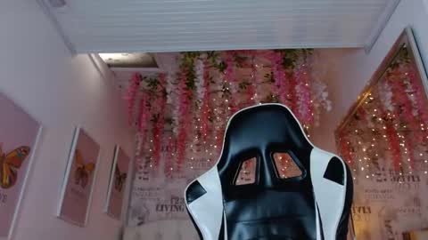 1 online show from 04-28-26, 04:01