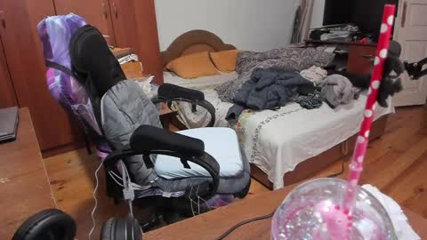 1141323  my Lord Mister Max   moms treasure online show from 01-12-25, 06:39