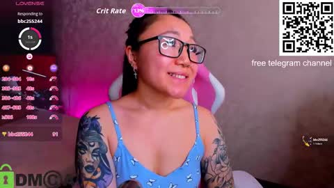 Snapshot of sabrina_sven chatting on 11-25-25, 01:49 GMT7TueWedThuFriSatSun 0100am-0700am online show from 11-25-25, 01:49