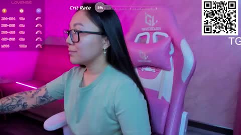 Snapshot of sabrina_sven chatting on 11-28-25, 01:41 GMT7TueWedThuFriSatSun 0100am-0700am online show from 11-28-25, 01:41