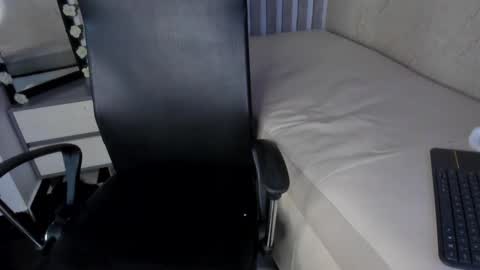 Snapshot of sabrinahims_ chatting on 02-28-25, 01:47 mariana online show from 02-28-25, 01:47