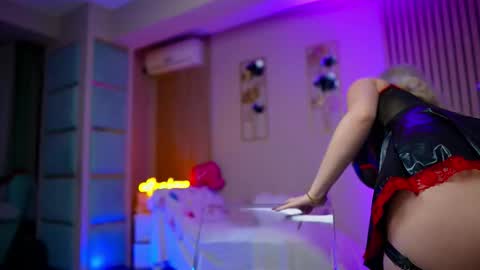 Snapshot of sabrinajadex chatting on 12-17-25, 05:35 SabrinaJade online show from 12-17-25, 05:35