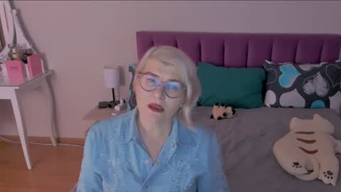 Sabrina MacMarren online show from 01-28-25, 11:49