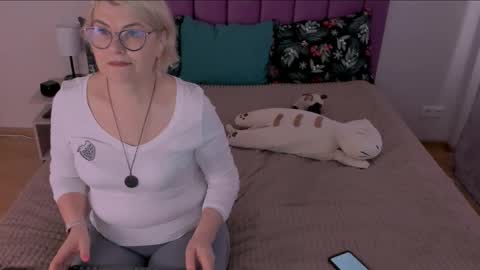 Sabrina MacMarren online show from 02-11-25, 08:37