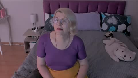 Sabrina MacMarren online show from 02-24-25, 09:41