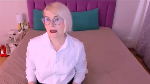 Sabrina MacMarren online show from 11-18-25, 07:57