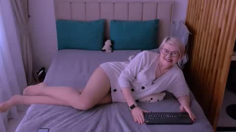 Sabrina MacMarren online show from 03-06-26, 11:17