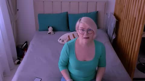 Sabrina MacMarren online show from 03-07-26, 08:22