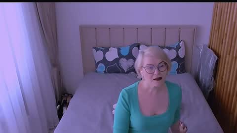 Sabrina MacMarren online show from 04-18-26, 10:19