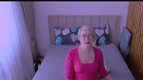 Sabrina MacMarren online show from 04-19-26, 10:03