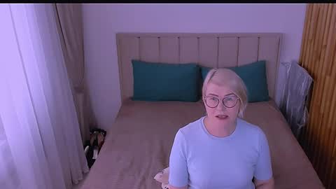 Sabrina MacMarren online show from 04-25-26, 10:07