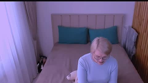 Sabrina MacMarren online show from 04-25-26, 01:41