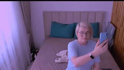 Sabrina MacMarren online show from 04-27-26, 10:24