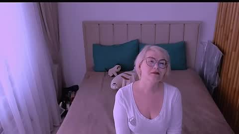 Sabrina MacMarren online show from 04-28-26, 01:05