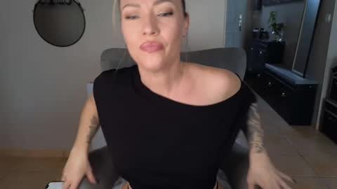sacha__xx online show from 02-19-25, 01:50