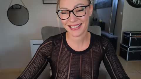 sacha__xx online show from 09-26-25, 11:47