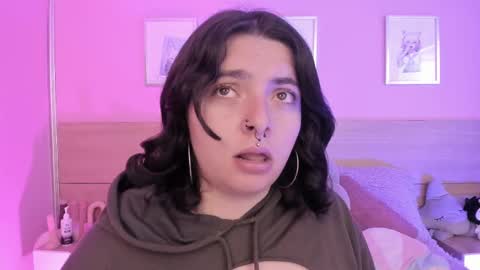 Snapshot of sachi_meow chatting on 03-05-25, 12:55 Ig online show from 03-05-25, 12:55