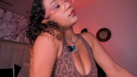 Snapshot of sade_jackson1 chatting on 05-06-26, 06:52 Sophie online show from 05-06-26, 06:52