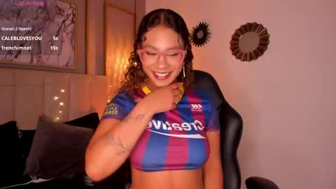 Snapshot of sade_jackson1 chatting on 06-07-26, 04:49 Sophie online show from 06-07-26, 04:49