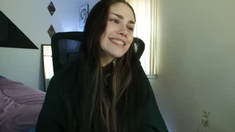 Snapshot of sadierenee96 chatting on 12-18-24, 08:25 Sadie Renee  online show from 12-18-24, 08:25