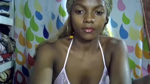 Snapshot of safira19 chatting on 10-01-25, 08:04 safira19 online show from 10-01-25, 08:04