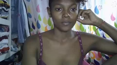 Snapshot of safira19 chatting on 10-11-25, 06:56 safira19 online show from 10-11-25, 06:56