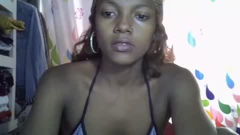 Snapshot of safira19 chatting on 10-20-25, 06:14 safira19 online show from 10-20-25, 06:14