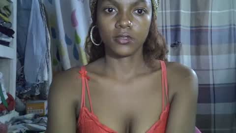 Snapshot of safira19 chatting on 10-21-25, 07:36 safira19 online show from 10-21-25, 07:36
