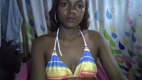 Snapshot of safira19 chatting on 10-23-25, 01:32 safira19 online show from 10-23-25, 01:32