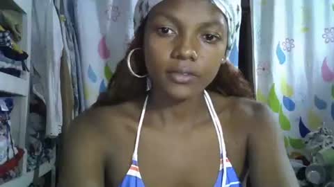 Snapshot of safira19 chatting on 10-24-25, 01:40 safira19 online show from 10-24-25, 01:40