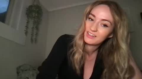 Jessica Sage online show from 12-21-24, 04:57