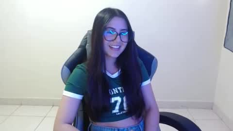 Snapshot of sahaliefox_ chatting on 10-12-25, 08:52 Sahaliefox online show from 10-12-25, 08:52