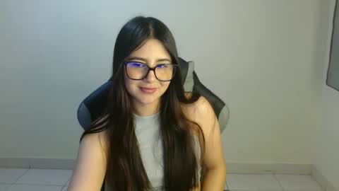 Snapshot of sahaliefox_ chatting on 10-17-25, 10:01 Sahaliefox online show from 10-17-25, 10:01