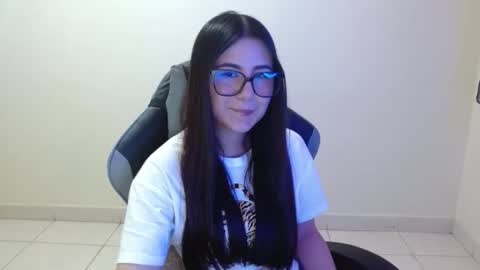 Snapshot of sahaliefox_ chatting on 10-20-25, 10:54 Sahaliefox online show from 10-20-25, 10:54