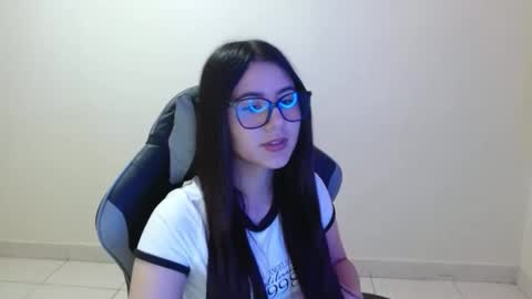 Snapshot of sahaliefox_ chatting on 10-22-25, 07:24 Sahaliefox online show from 10-22-25, 07:24