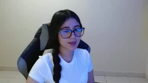 Snapshot of sahaliefox_ chatting on 11-14-25, 08:29 Sahaliefox online show from 11-14-25, 08:29