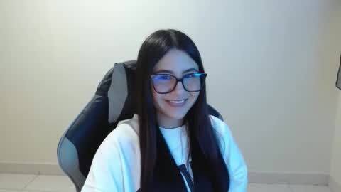 Snapshot of sahaliefox_ chatting on 11-17-25, 08:58 Sahaliefox online show from 11-17-25, 08:58