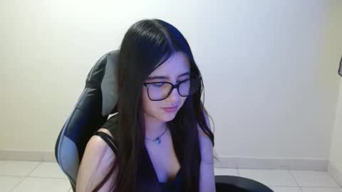 Snapshot of sahaliefox_ chatting on 11-18-25, 09:08 Sahaliefox online show from 11-18-25, 09:08