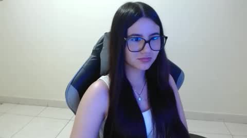 Snapshot of sahaliefox_ chatting on 11-19-25, 09:37 Sahaliefox online show from 11-19-25, 09:37