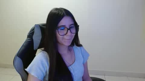 Snapshot of sahaliefox_ chatting on 11-21-25, 09:57 Sahaliefox online show from 11-21-25, 09:57