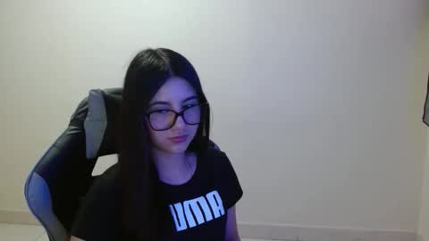 Snapshot of sahaliefox_ chatting on 11-26-25, 10:22 Sahaliefox online show from 11-26-25, 10:22