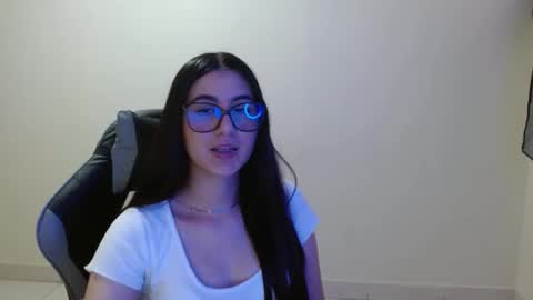 Snapshot of sahaliefox_ chatting on 11-27-25, 08:00 Sahaliefox online show from 11-27-25, 08:00