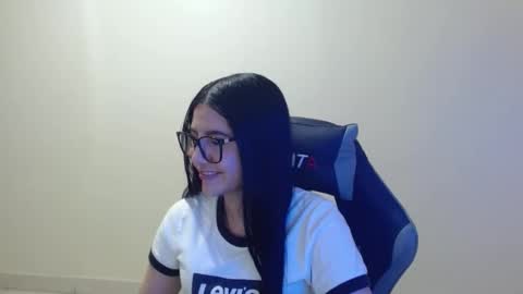 Snapshot of sahaliefox_ chatting on 12-16-25, 08:14 Sahaliefox online show from 12-16-25, 08:14