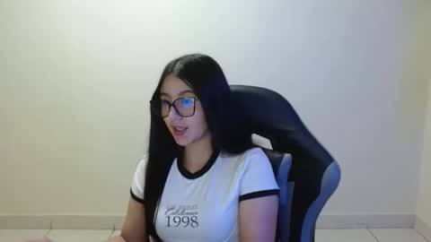 Snapshot of sahaliefox_ chatting on 05-13-26, 11:33 Sahaliefox online show from 05-13-26, 11:33