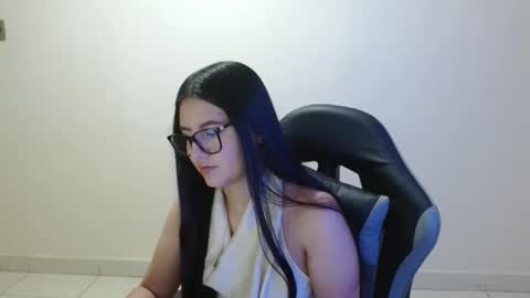 Snapshot of sahaliefox_ chatting on 05-21-26, 09:11 Sahaliefox online show from 05-21-26, 09:11